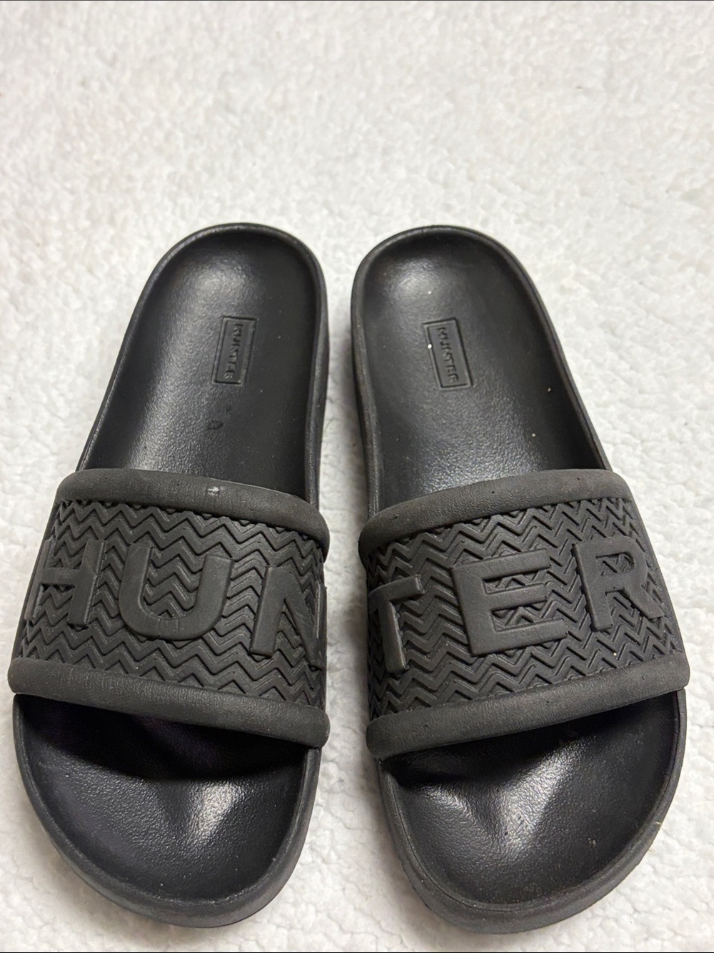 Hunter size 4 Black Slide Sandals with Embossed Strap